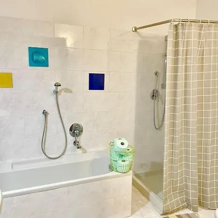 Casa Curie 17 In Borgo Storico Hébergement de vacances