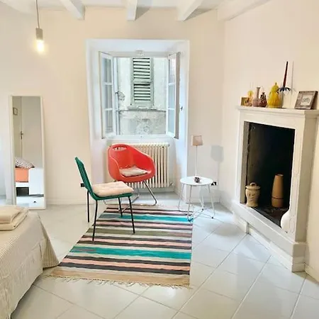 Casa Curie 17 In Borgo Storico Hébergement de vacances Moltrasio